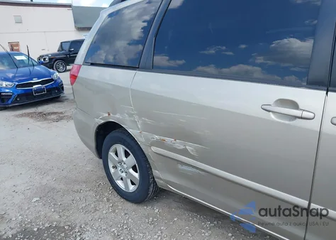 2008 Toyota Sienna Xle z USA, uszkodzony, nr VIN 5TDZK22C28S115129